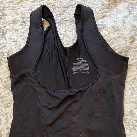 Black shape where - Picture 1 of 3